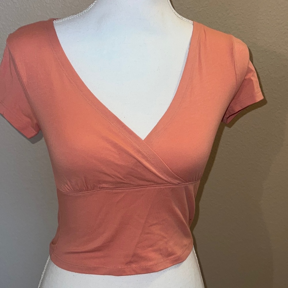 SO cropped v neck top